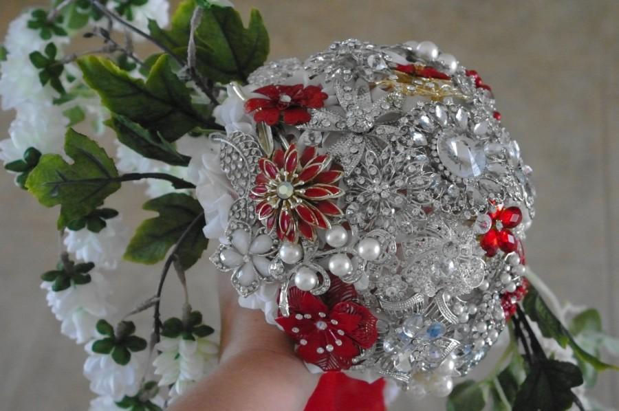 Hochzeit - Vintage Brooch Bouquet