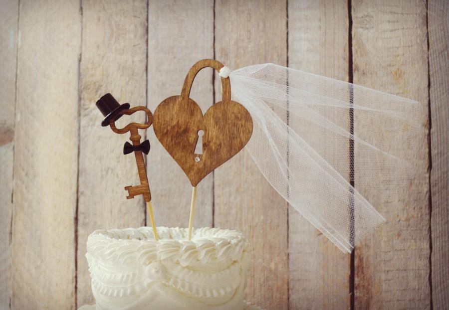 Свадьба - Weddings cake toppers rustic wood heart Mr and Mrs key to my heart sign skeleton key vintage inspired bride groom unique lock and key decor