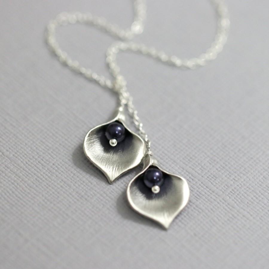 Hochzeit - CUSTOM COLOR Calla Lilly Necklace, Calla Lilly and Dark Purple Pearl Necklace, Bridesmaid Gift, Mother of the Bride Gift, Maid of Honor Gift