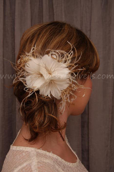 Mariage - Feather Flower, Bridal Veil Birdcage Fascinator, Vanilla & Honey Ivory Champagne - Sophia