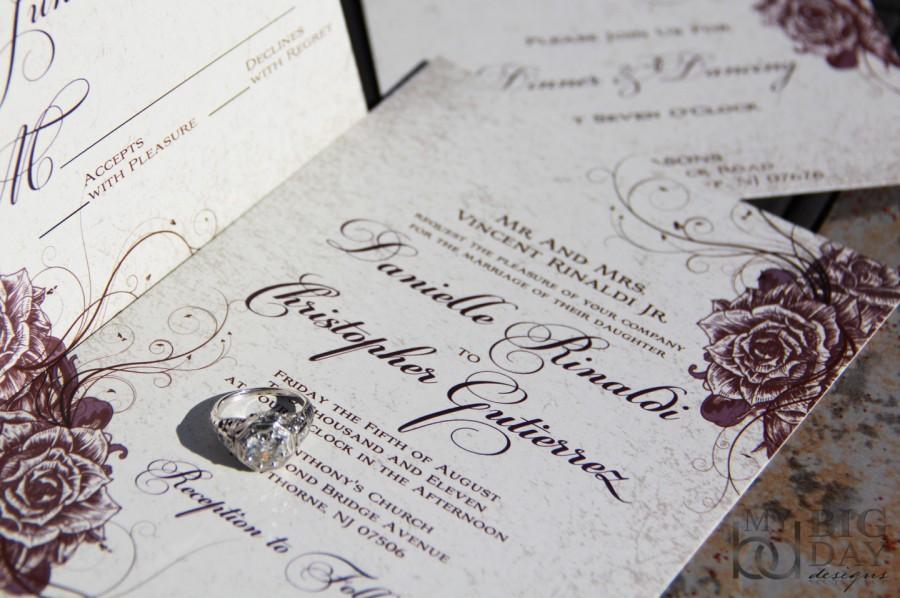 Mariage - Vintage Rose Wedding Invitations. Swirling rose and parchment wedding invitations. Elegant Garden wedding