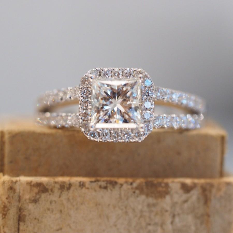 زفاف - Halo Princess Cut Engagement Ring with Split Shank Band in White Gold With Diamonds. Micropave. 18k White Gold