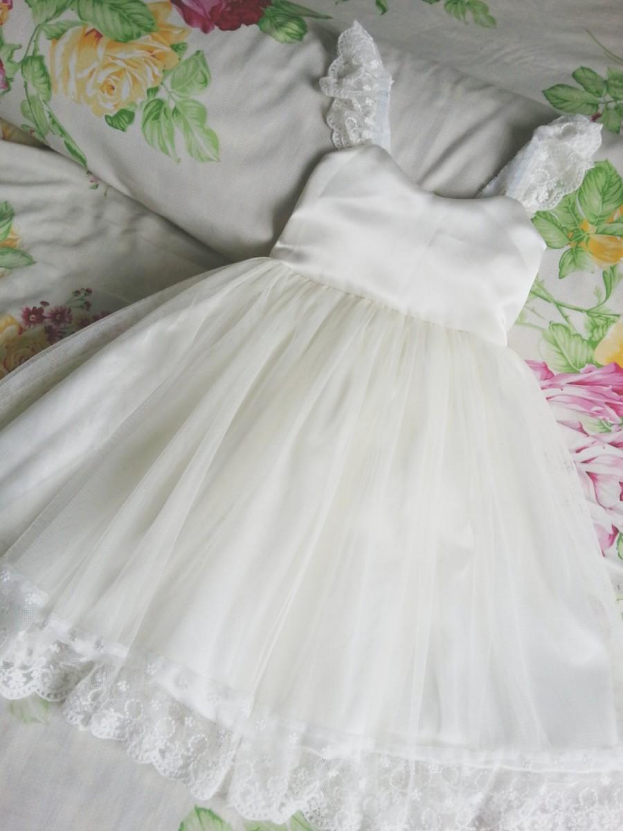 Mariage - Ivory Flower Girls dress, Toddler girl dress, Baby girl dress, Bridesmaid dress, Girl birthday outfit, Rustic flower girl dresses.