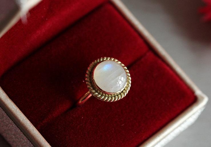 Mariage - 14K Gold Moonstone ring - Natural Rainbow moonstonel Ring - Engagement ring - Artisan ring - Bezel ring - Gift for her