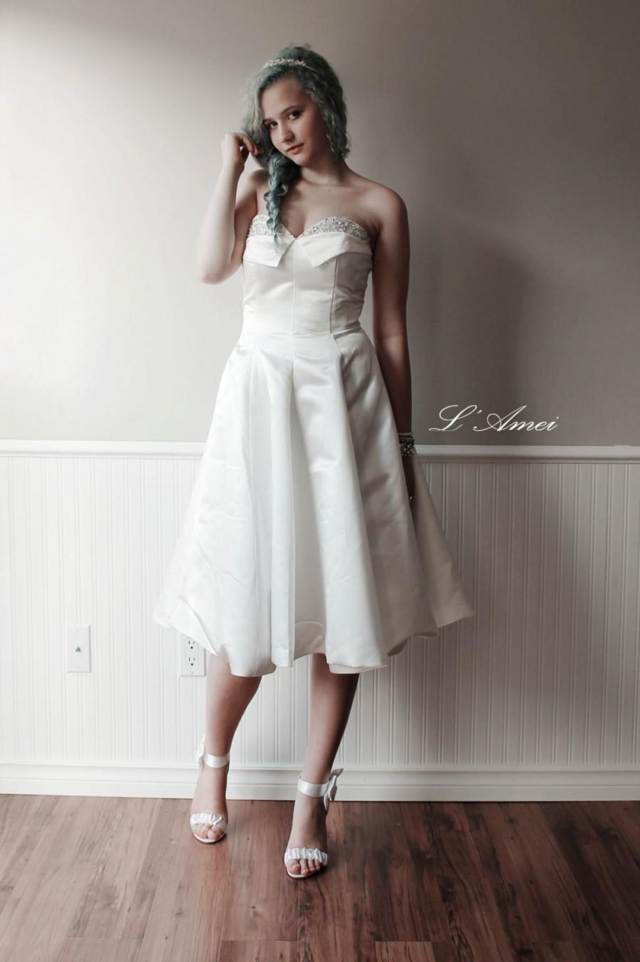 Свадьба - An Exquisitely Gorgeous Vintage Style Tea length Formal Short Cocktail Wedding Dress also available in Plus Size