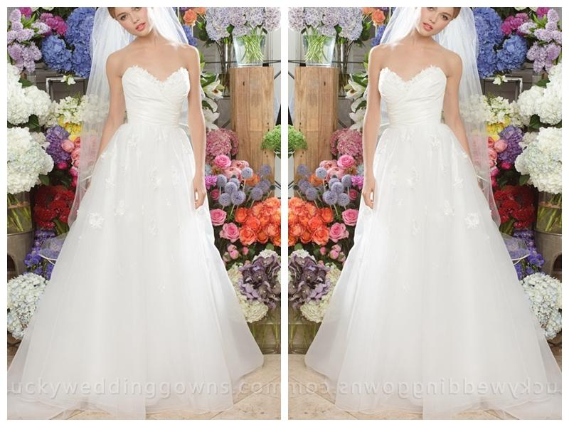 Свадьба - Strapless Sweetheart Bridal Gown with Cascading Full Skirt