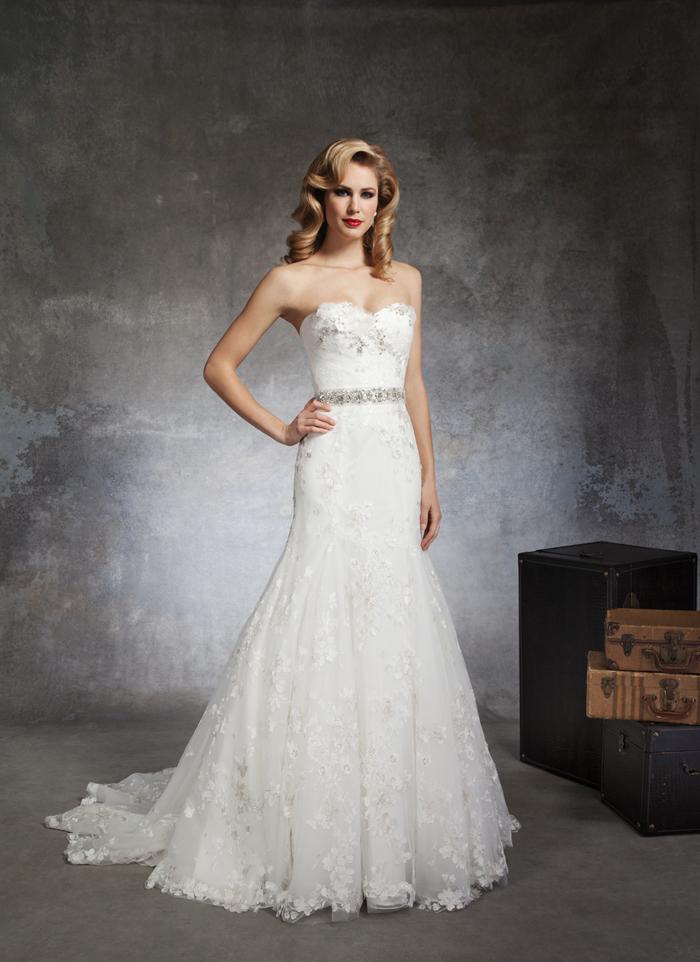 Hochzeit - Tulle 3D Flowers Sweetheart Wedding Dress with Beading Waist