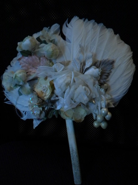 Свадьба - x Decorator Feather Fan Designer Made of velvet millinery flowers with glitter wood handle (FF265)