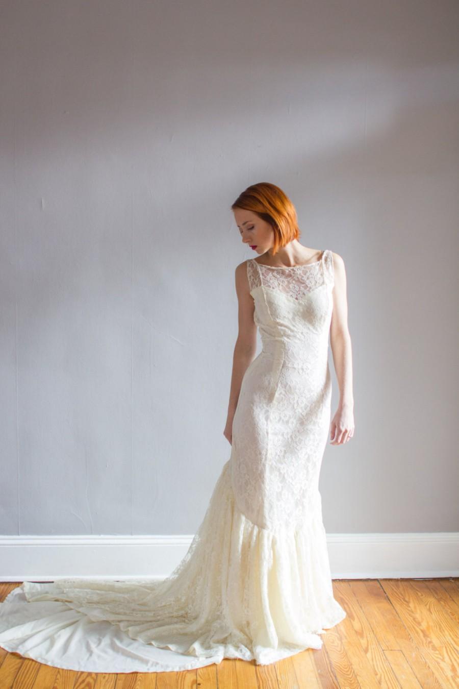 Hochzeit - Vintage Lace Hourglass Wedding Gown / Mermaid / Low back XS/S