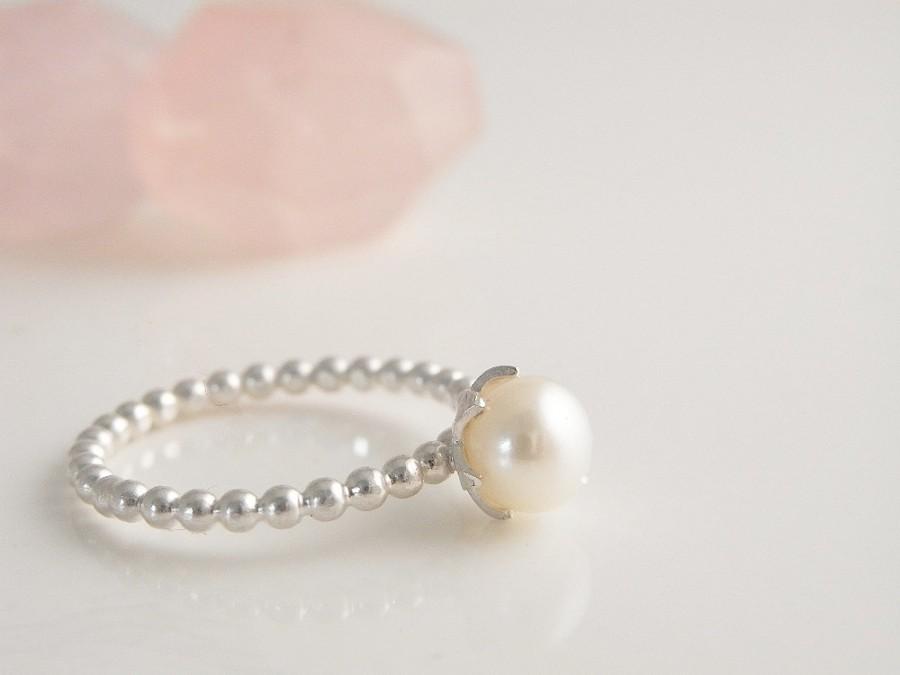 Mariage - Pearl ring. Handmade sterling silver ring. Freshwater pearl ring. Beaded pearl ring. Romantic ring.