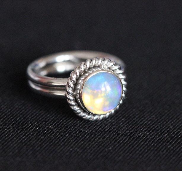 Mariage - 18K white Gold Opal wedding ring - Natural Opal Ring - Engagement ring - Artisan ring - October birthstone - Bezel ring - Gift for her