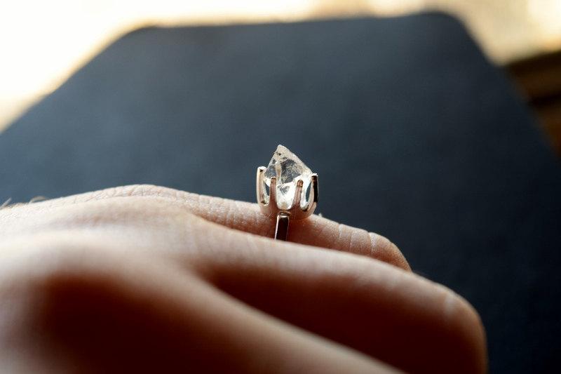 Mariage - Raw Diamond Engagement Ring Rough Diamond Jewelry Natural and Uncut Diamond Wedding Band Quartz Ring Sterling Silver Wedding Band Herkimer