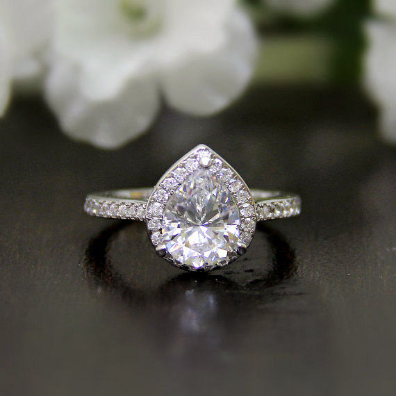 زفاف - Size 5 Only-Halo Engagement Ring-1.5 carat Pear Cut Diamond Simulants-Bridal Ring-Wedding Ring-Anniversary Ring-925 Sterling Silver-R80142