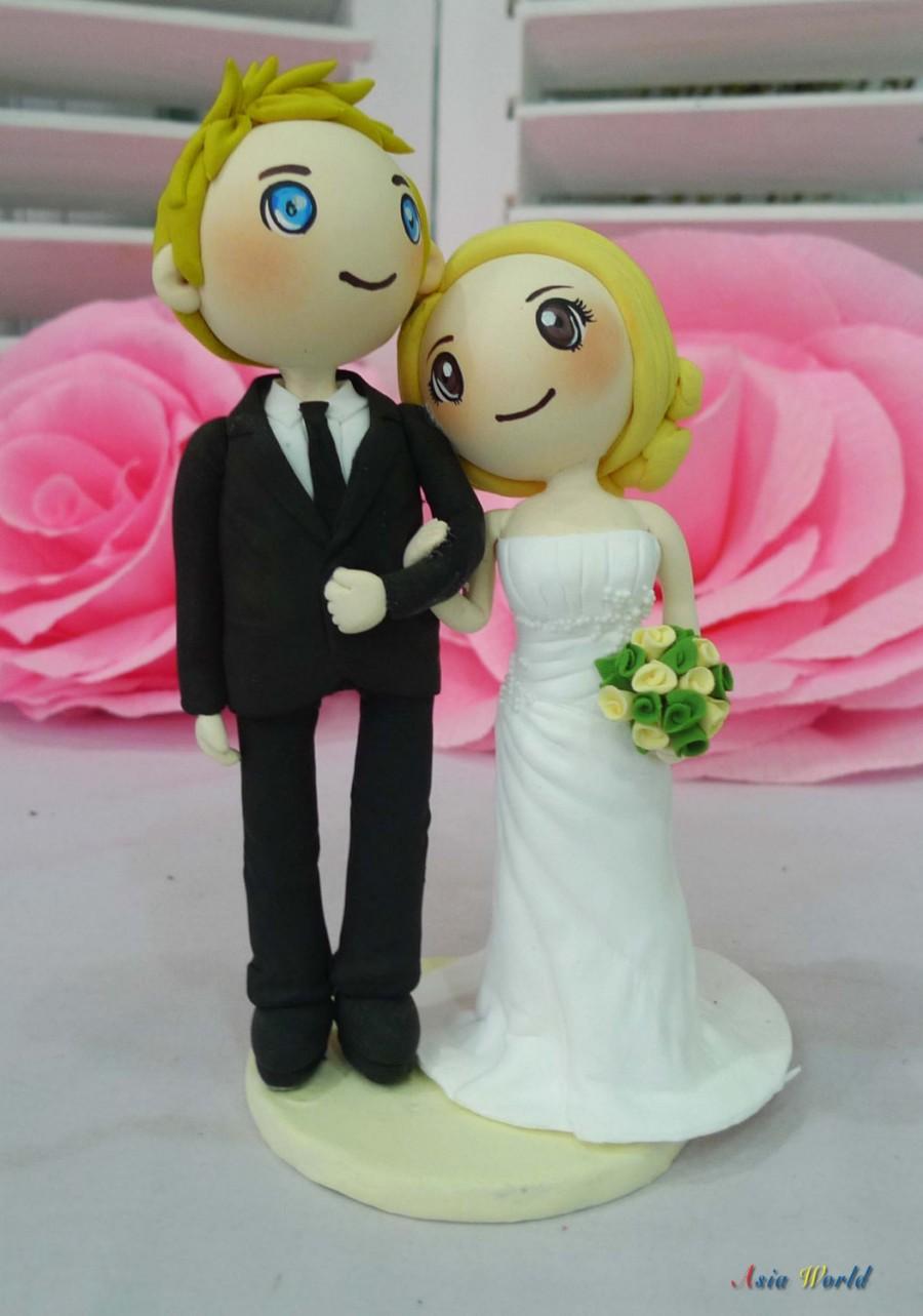 Свадьба - Wedding cake topper vintage wedding style with strapless wedding dress clay doll, engagement clay miniature, clay figurine keepsake gift