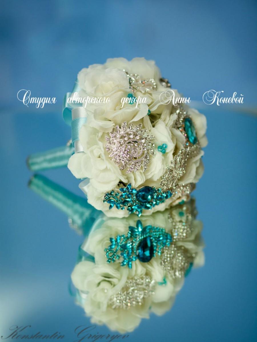 Mariage - Brooch Bouquet Turquoise Wedding flowers Bridal broach bouquet Ivory bouquet Heirloom bouquet Beach bouquet Turquoise Wedding Bridal Bouquet