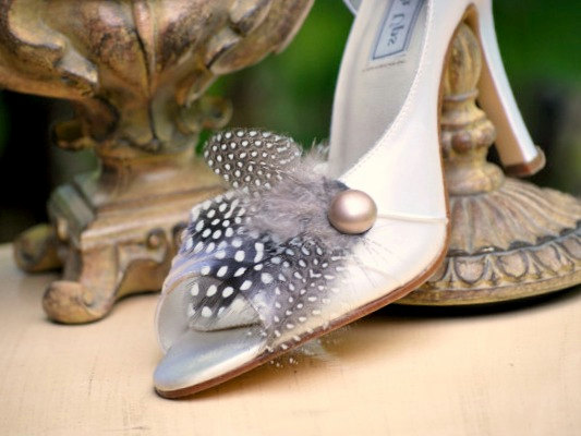 Wedding - Shoe Clips Guinea Champagne Fan. Stylish Feminine Couture Rockabilly Burlesque Boudoir Pins, Bride Bridal Bridesmaid, Steampunk Unique Trend