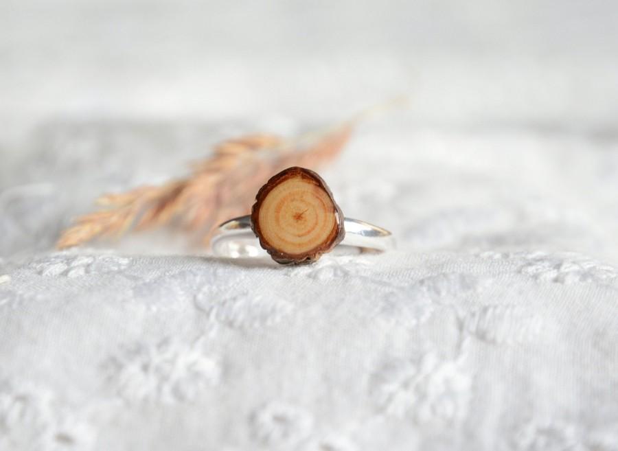 زفاف - Sterling silver ring with natural wooden gem, rich grain wood ring, gift made of wood for her by MyPieceOfWood, ring in gift box