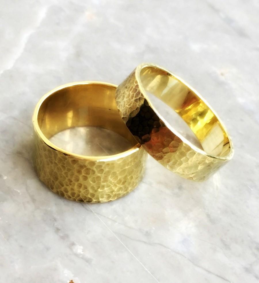 Wedding - Set of wedding rings. His and hers wedding ring. Set of wedding bands. Gold wedding band. Hammered Wedding Band Set. Wedding Band Set