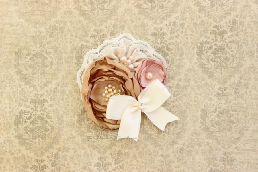 Hochzeit - Vintage Hair Clip, Flower Hair Clip, Ivory Hair Clip, Bridal Hair Clip, Girls Hair Clip, Photo Prop, Lace Hair Clip, Flower Girl Clip
