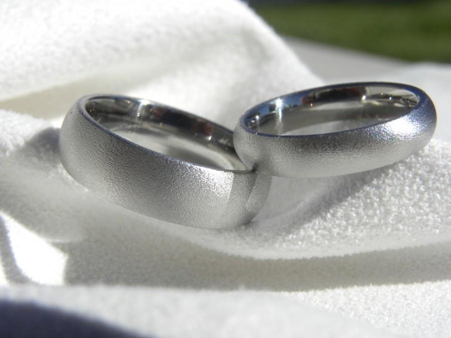 زفاف - Ring SET or Matching Bands, Titanium Rings, Domed, Burnished Finish