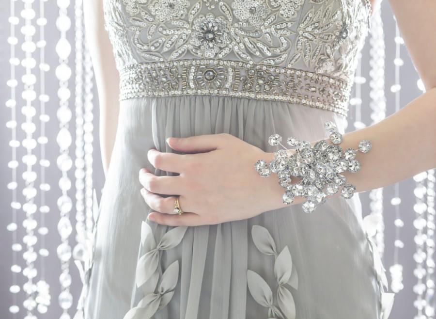 زفاف - Wrist Corsage - All Silver Mirrored Beads - Wedding Accessory for Mothers, Aunts, Sisters, Women - Holiday Wrist Corsage for Prom or Dance