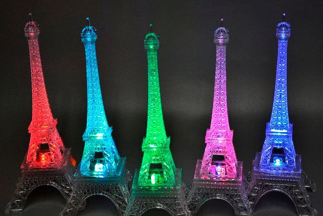 Mariage - Centerpieces LED Eiffel Tower Light Up Statue Mulit-Color Changing Wedding Centerpiece, Cake topper, event decor