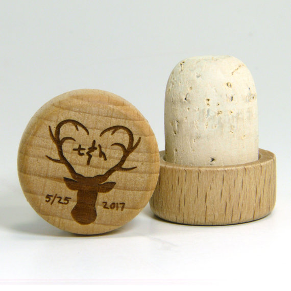 زفاف - Mountain Deer Wedding Favor - Laser-engraved, personalized wood wine bottle stopper. Heart buck antlers, initials & date. 11 Deer Designs.