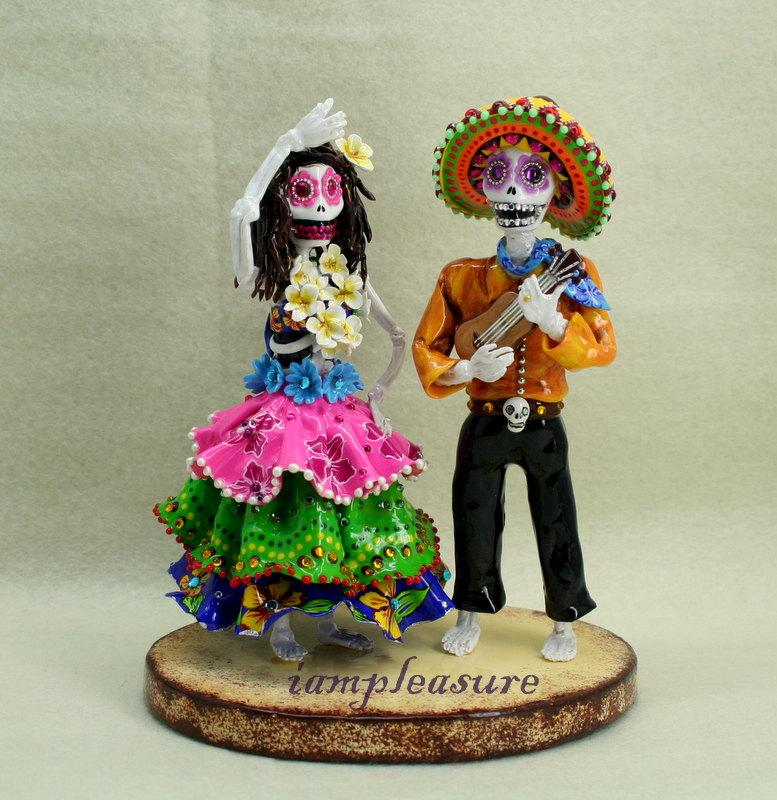 Mariage - Love never die Mexican vs. Hawaiian dance cake topper Skeleton bride & groom ST0004