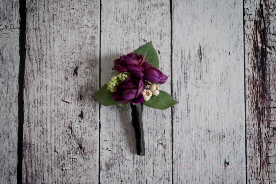 Свадьба - Plum Purple Ranunculus Wedding Boutonniere - Silk Wedding Boutonniere