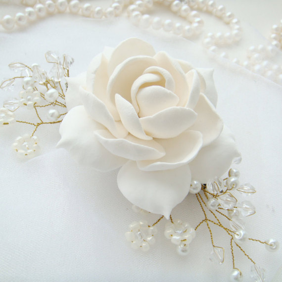 Wedding - Bridal flower comb - white gardenia. Bridal Hair flower. Bridal pearl comb. Bridal hair accessory. Bridal headpiece. Wedding hair accessory