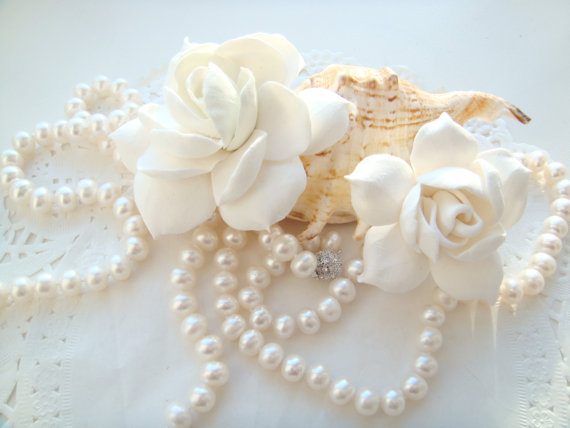 زفاف - White bridal hair flower gardenia 2 in set. Bridal flower hair clip. Hair clay flower. Wedding flower clip. Wedding hair flower accessory.