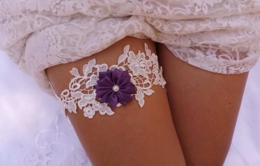 Mariage - SALE- Lace wedding garter, Wedding garter, Lace garter, Bridal garter, White garter, Ivory garter, Crochet garter, Garter set, Flower Garter