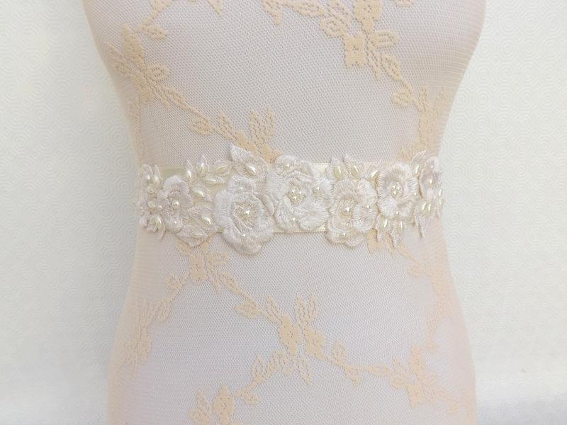 Mariage - Ivory Bridal Sash Belt. Embroidered Flowers decorated with Ivory Pearls. Floral Wedding Sash Belt.