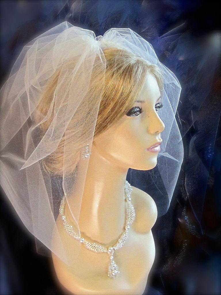 Hochzeit - Bridal Veil 21" Layer,  shoulder bubble veil, Wedding hair accessories, bridals hair accessories,Illusion Tulle Bubble