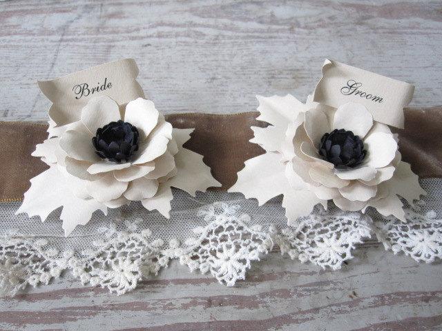 Свадьба - Bride and Groom Paper Flower Place Cards