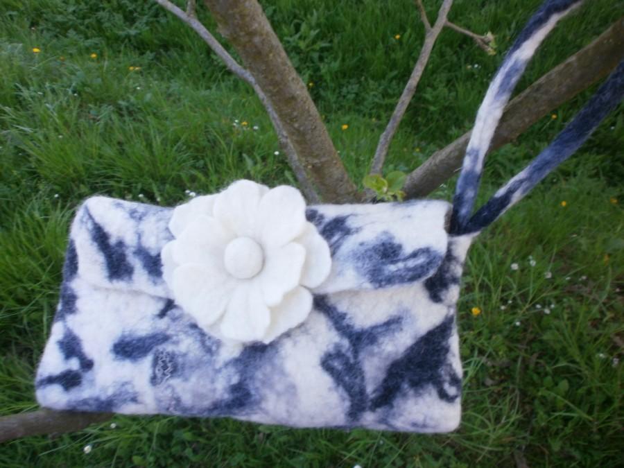 Hochzeit - Felt bag,felt flower ,felt wool  bag boho flower, Wedding.Nice with dress, felt wet jewelry ,handmade,accessories,womens.flower,gift for her