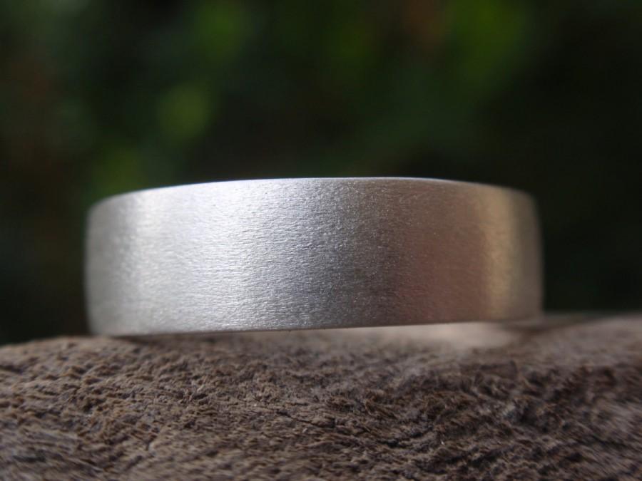 Hochzeit - mens wedding band 5mm brushed / satin finish ring for men and women in sterling silver