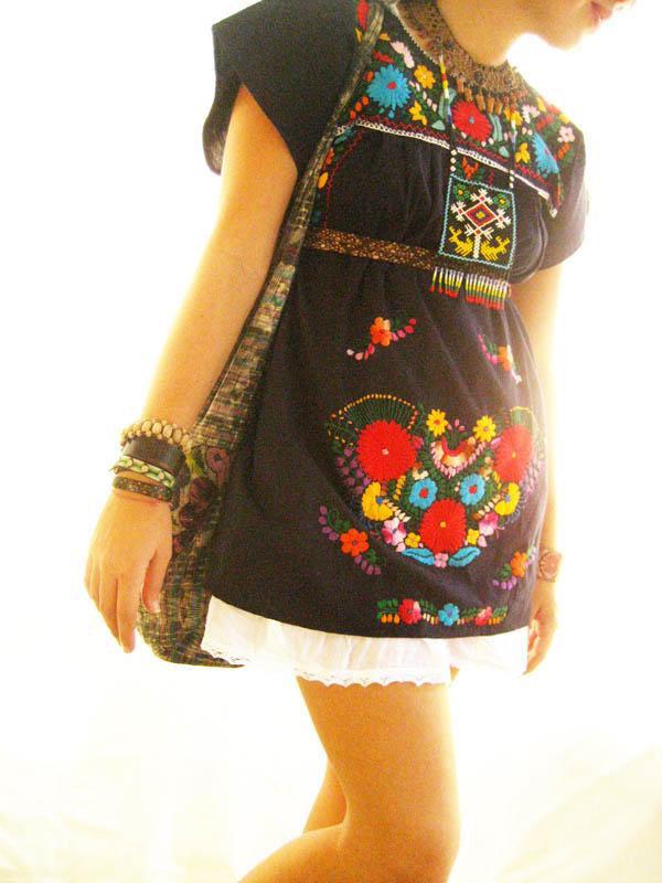 زفاف - Mexican embroidered dress black bohemian hippie chic mini vintage boho embroidered crochet lace