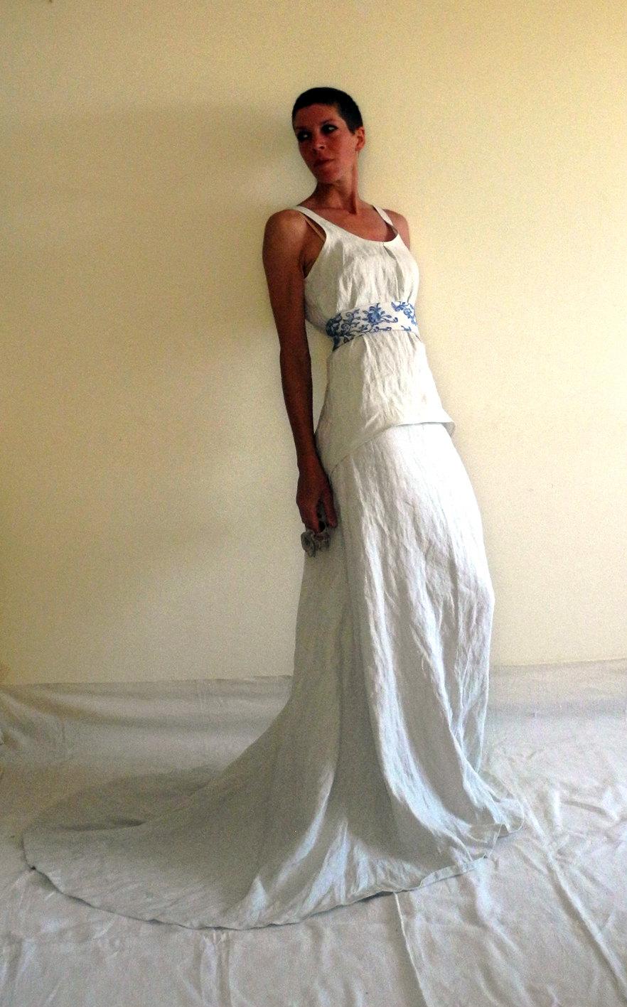 Mariage - Boho wedding dress, medieval linen gown, ice gray linen, blue silk lace