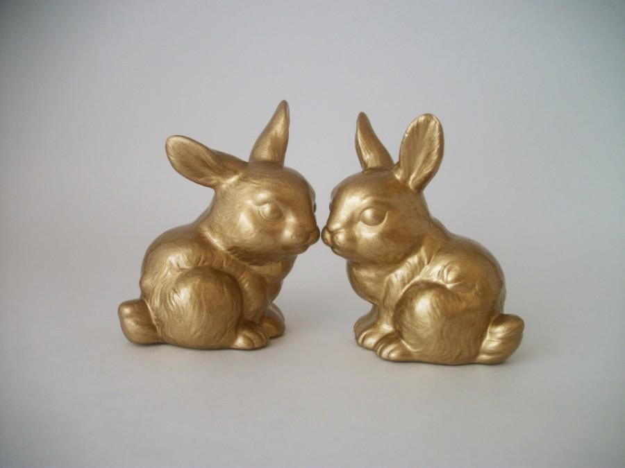 Свадьба - Metallic Bunnies Wedding Cake Topper in Gold, Silver or Copper, Wedding Gift, Anniversary Gift, Home or Garden Decor