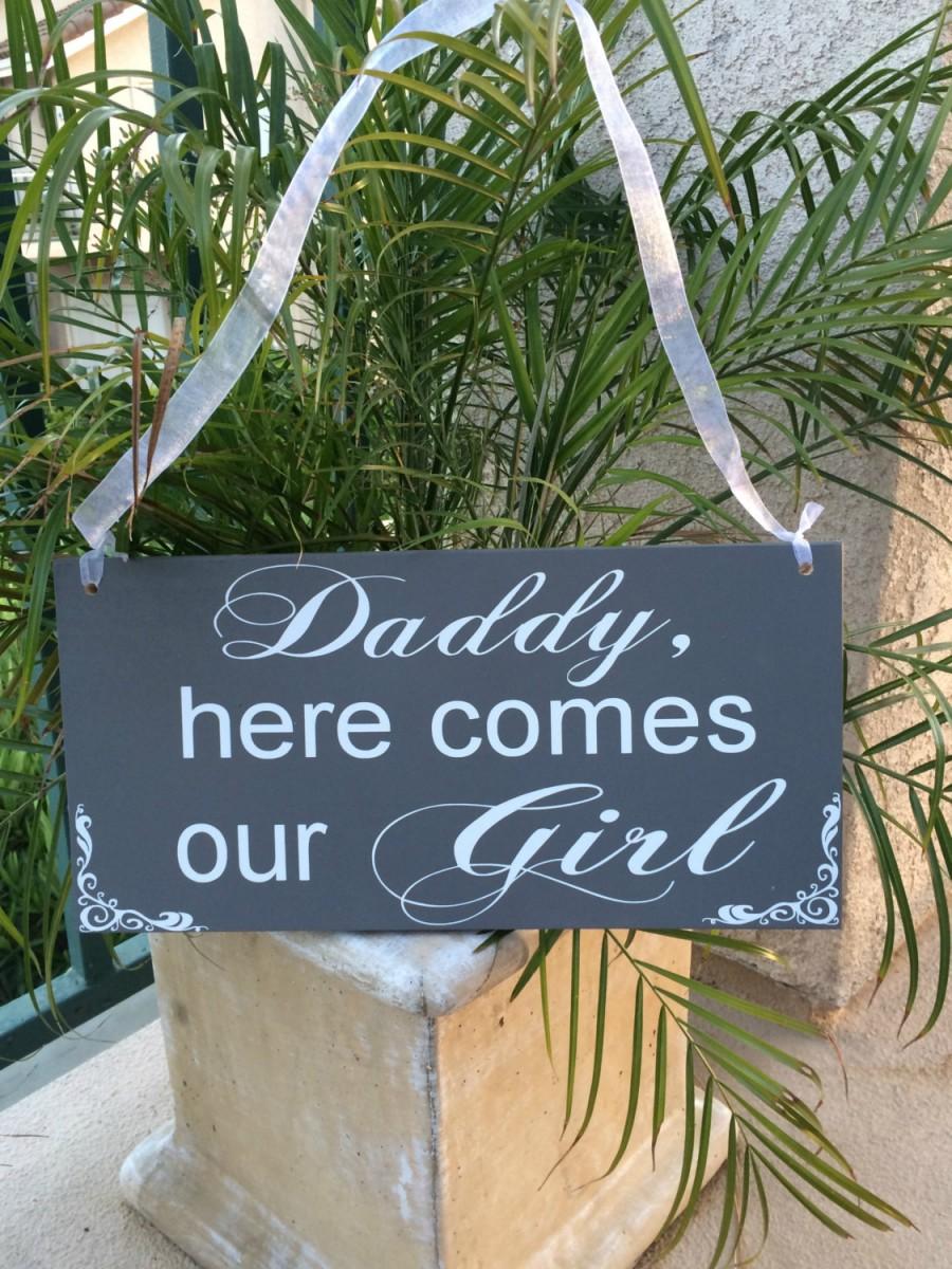 Hochzeit - Daddy Here Comes Our Girl Daddy Here Comes Mommy Wedding Sign Here Comes the Bride  Wedding Signs  - Wedding Signage