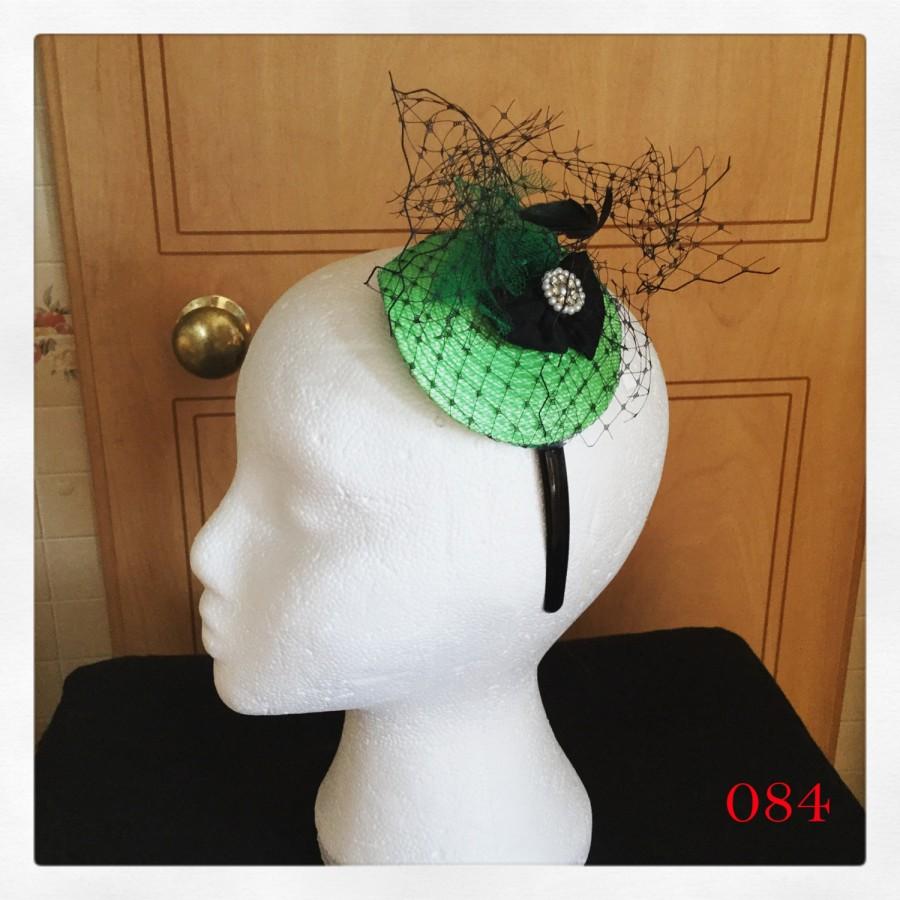 Mariage - Petite Green and Black Fascinator, Green Fascinator, Black fascinator, bright fascinator, unusual hair piece, hair piece, wedding hat