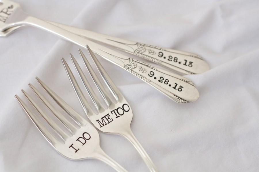 زفاف - I DO, ME TOO Fork Set - Hand Stamped with wedding date - personalized with the bride and groom wedding date