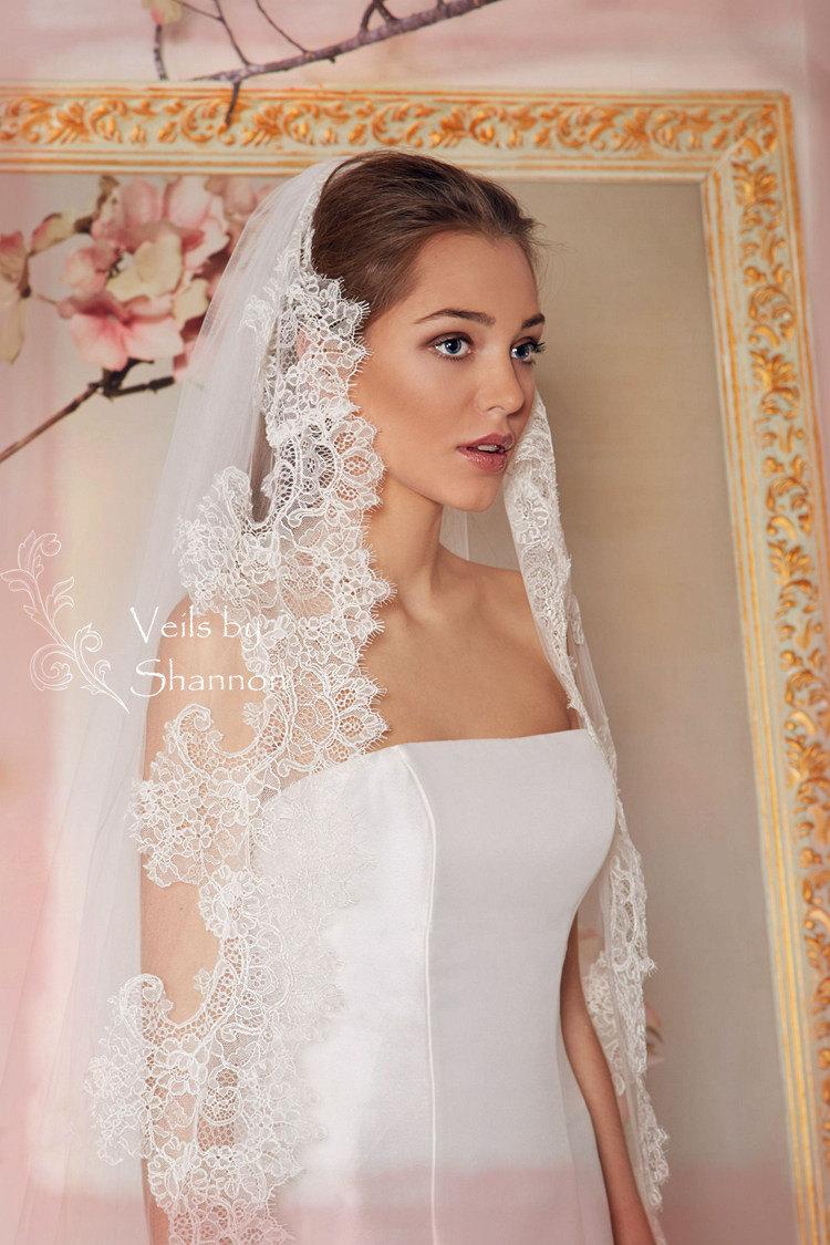 Mariage - Single Layer French Lace Edge Cathedral Wedding Veil Wedding Veil,1 Layer Long Tulle With Lace Trim Veil in Cathedral Length Style V2A