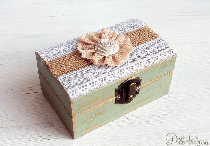 Hochzeit - Jewelry box.Ring Bearer Box,wedding ring box,Personalized Box,Natural Burlap,Natural Ribbon,Burlap Ribbon,white lace,decoupage box,Turquoise