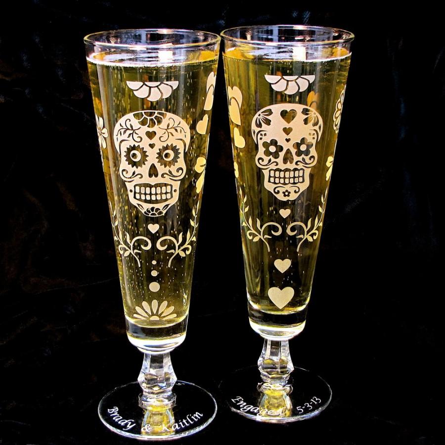 زفاف - 2 Personalized Sugar Skull Wedding Glasses, Fluted Pilsner Glasses, Calavera