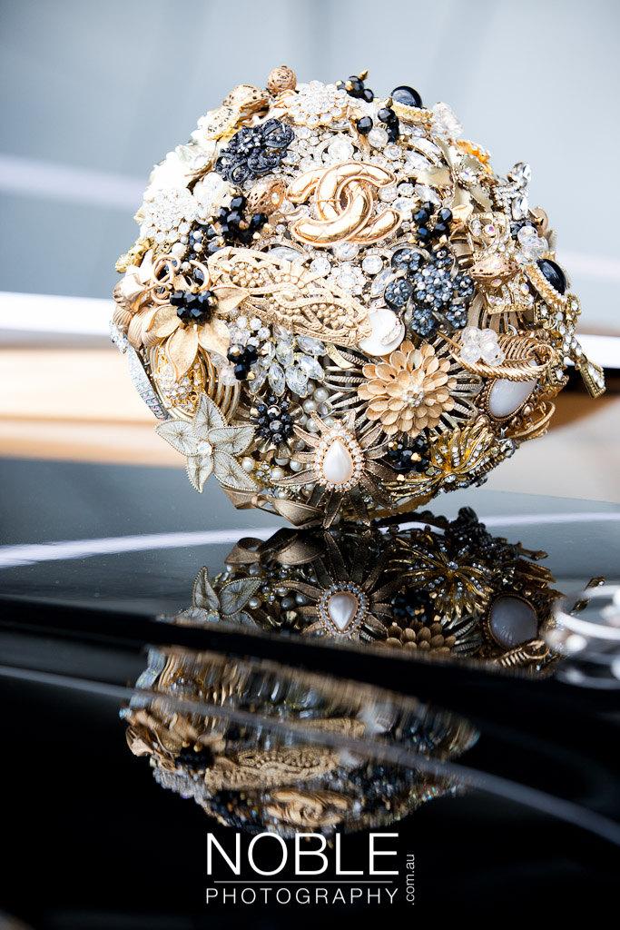 Свадьба - Lillybuds Decadence Gold and Black Wedding Bouquet of Brooches