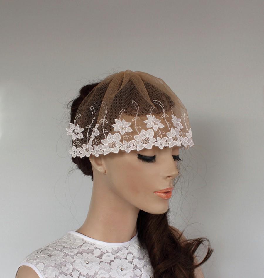 Mariage - Bridal Veil Blusher, Unusual Weddings Fascinator Head Piece, Tan Color, White Daffodil Embroidered. Handmade. Unique Design.