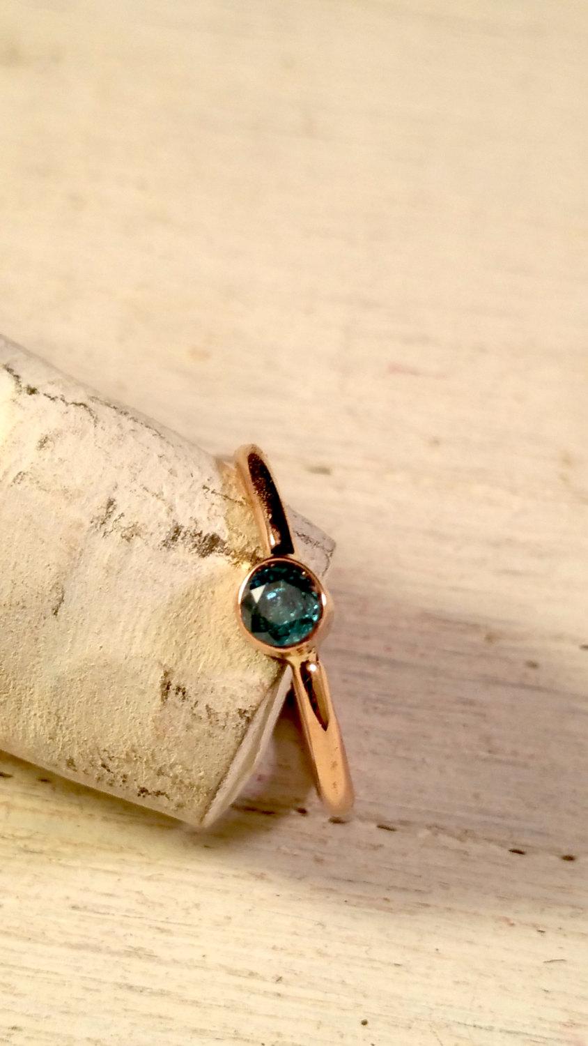 زفاف - Rose Gold Band Ring with a beautiful blue diamond. Ring made from 9 carat Rose Gold With a Vibrant Blue Diamond.