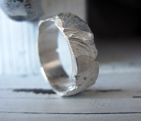 زفاف - Mens Sterling Silver Wedding Band Rustic Carved Texture Hot Rox 8-9 mm Width Wedding or Commitment Ring